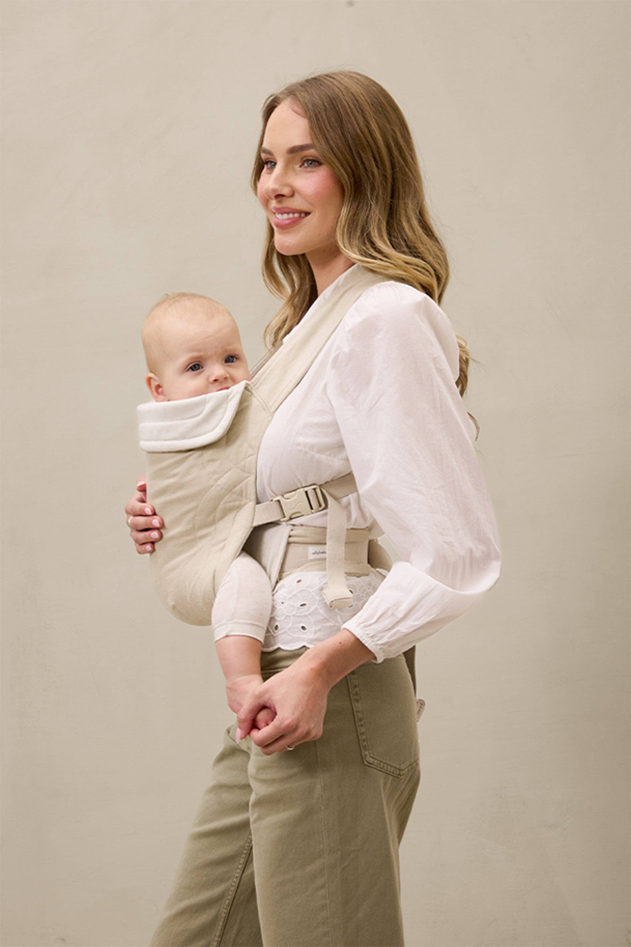 Solly Baby - Oat Heritage Dot Buckle Carrier