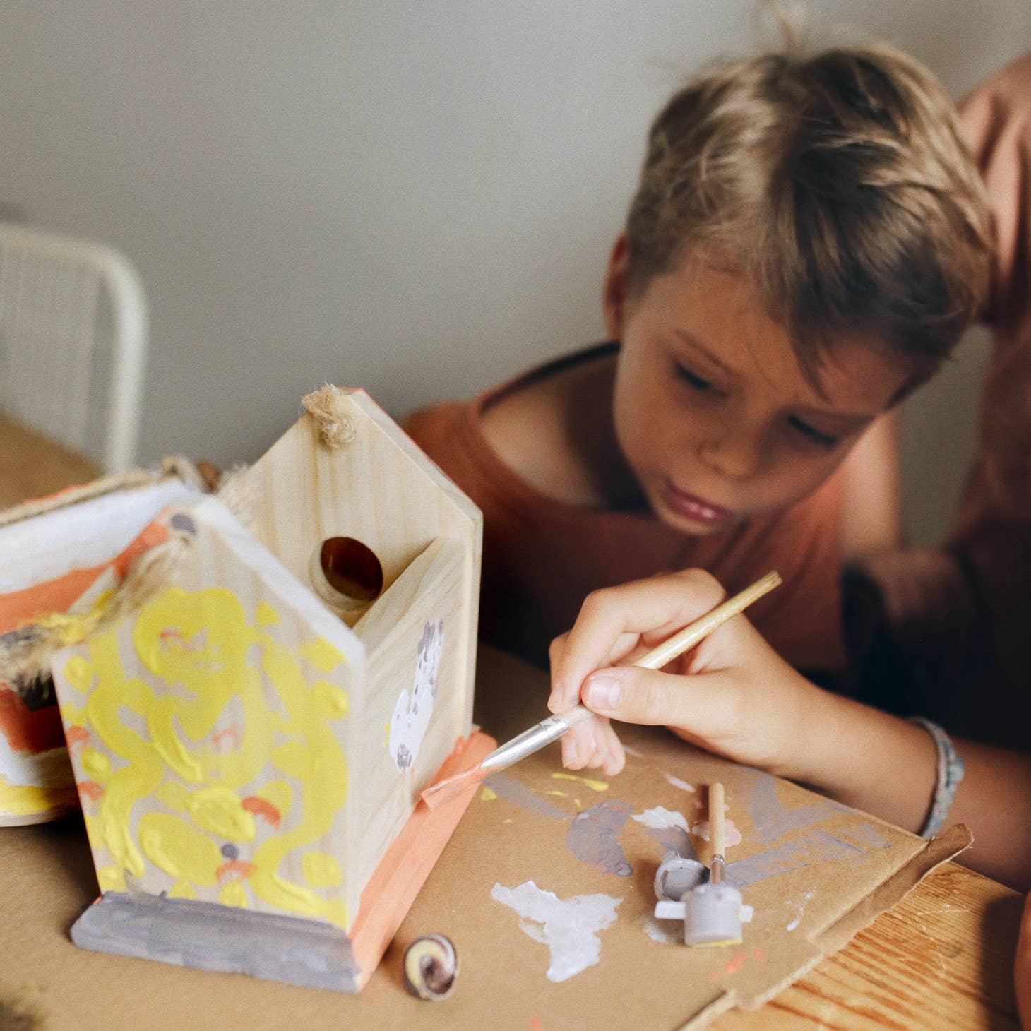 Kinderfeets Birdhouse with Paint & Brushes