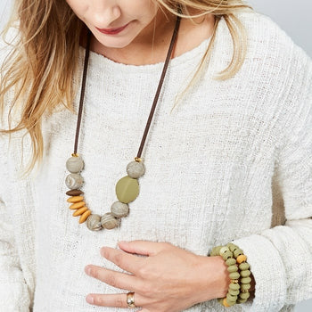 January Moon Signature Teething Necklace - Saddle